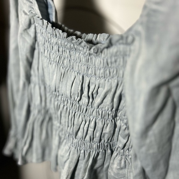 Who What Wear Women’s Peplum Smocked Balloon 3/4 Sleeve, Light Blue Medium - Picture 3 of 7